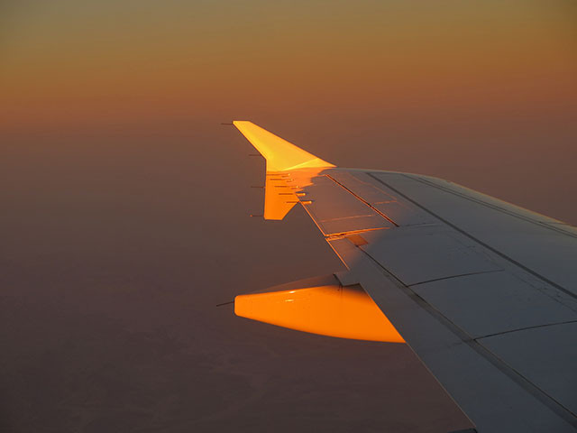 Flugzeug im Sonnenlicht