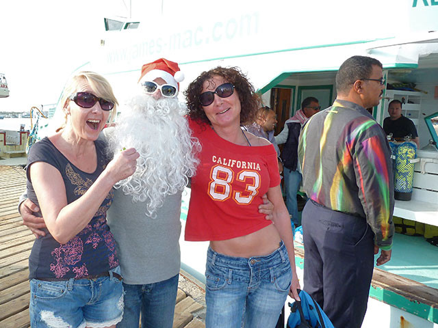 Weihnachtsmann mit Damen