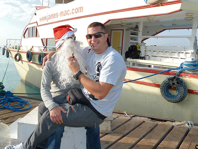 Weihnachtsmann mit Schiff