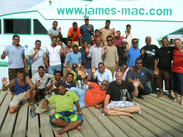 James und Mac Team Bild vor Tauchboot