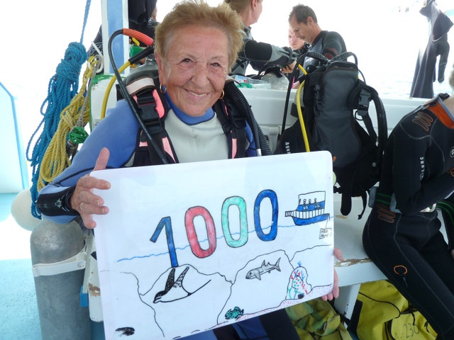 Glueckliche-Taucherin