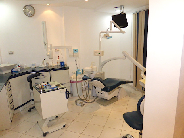 Dentist 